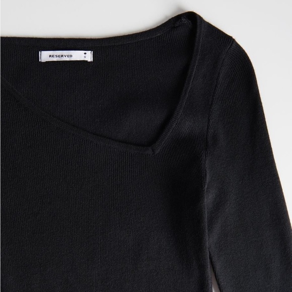 Long sleeve top with asymmetric neckline - Picture 3 of 6